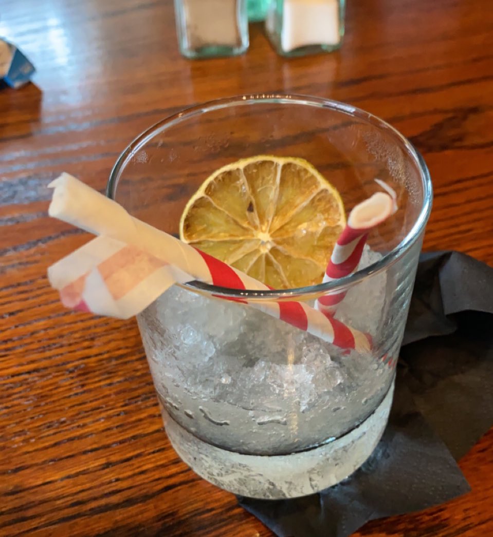 dogeofficialceo's tweet photo. Paper straws after literally 1 second
@BillyM2k @elonmusk https://t.co/YMRTiPEIYH