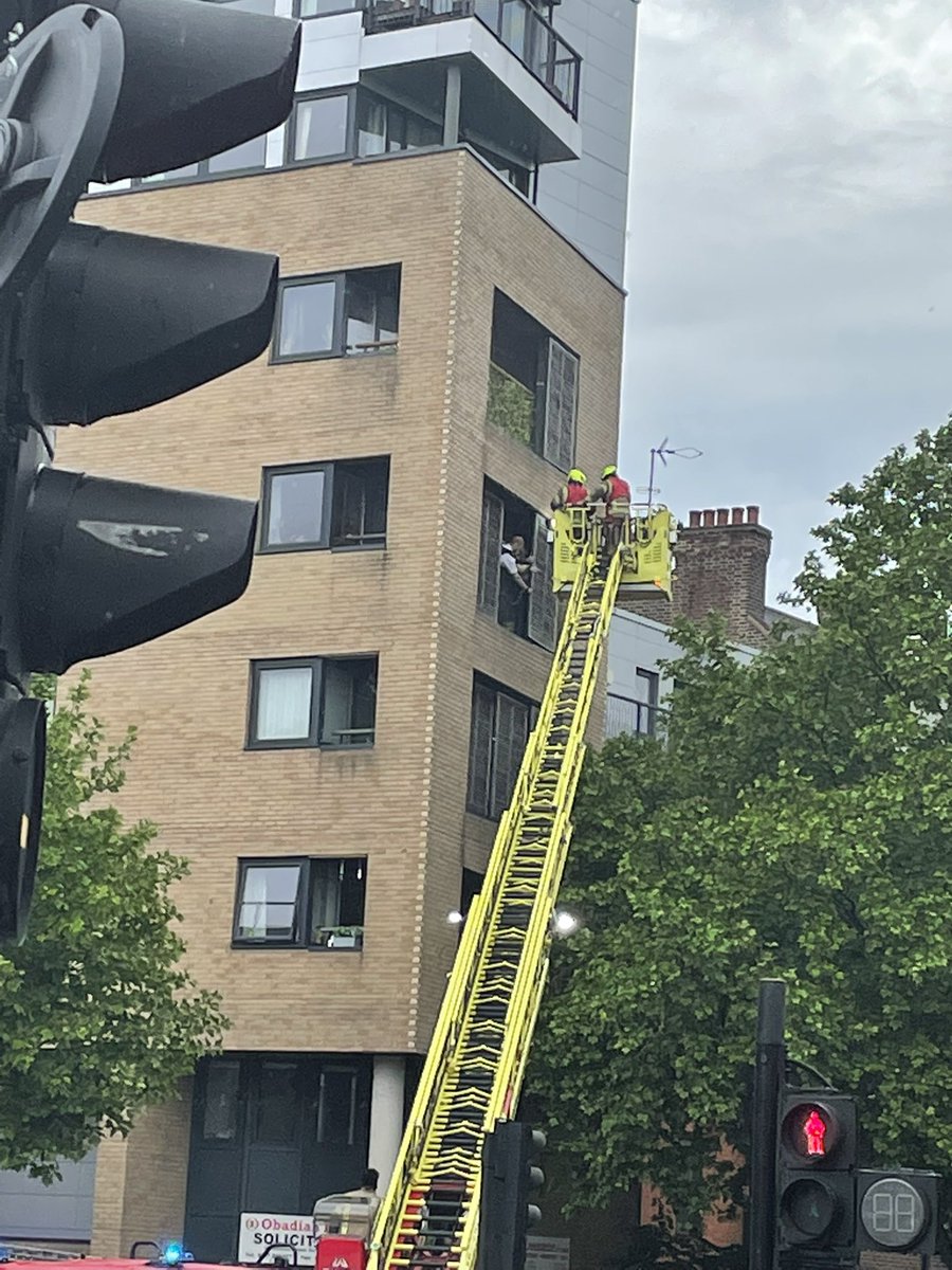 Balcony collapses from supposed safe building on busy street. Police and fire brigade to the rescue off Old Kent Road. https://t.co/geYfmh0qsv