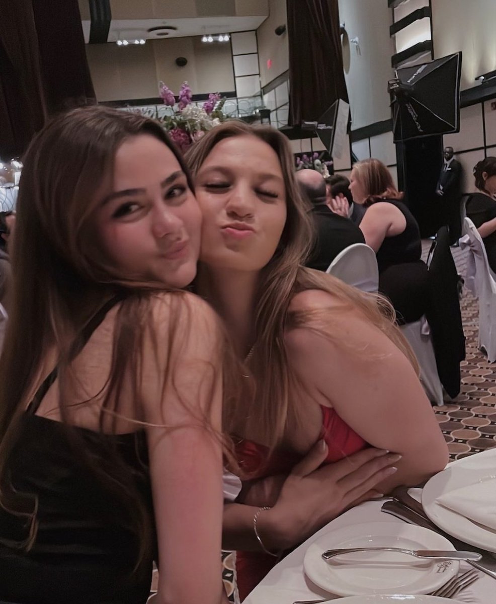 PHOTO | "prom 🤍", Lola Flanery via IG.