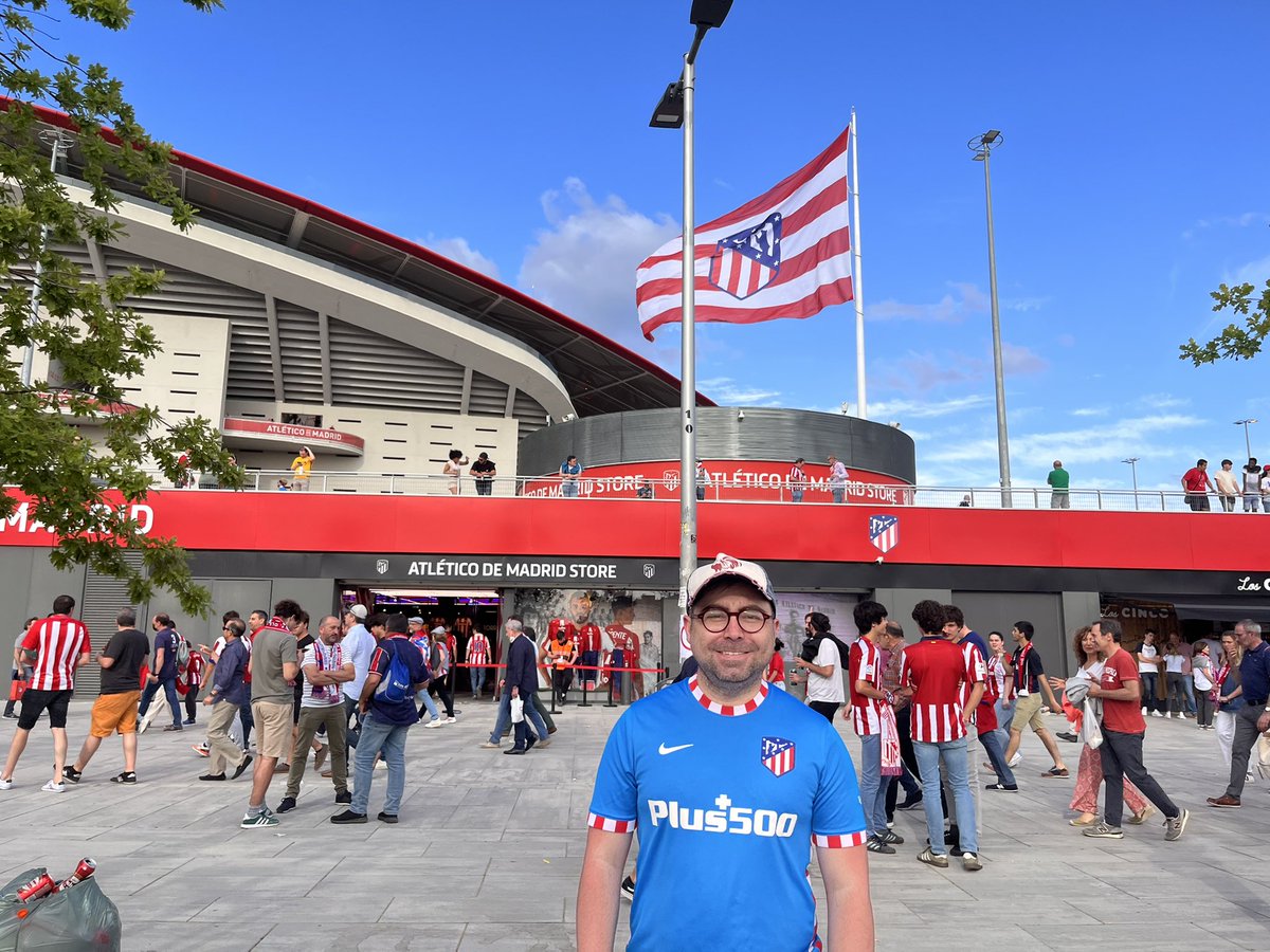 IsidrOShea's tweet photo. Ayúdenme a darle RT para que llegue al doctor @GarciaPosti y me regale una foto con él. #AupaAtleti https://t.co/DYNGxFnE1a
