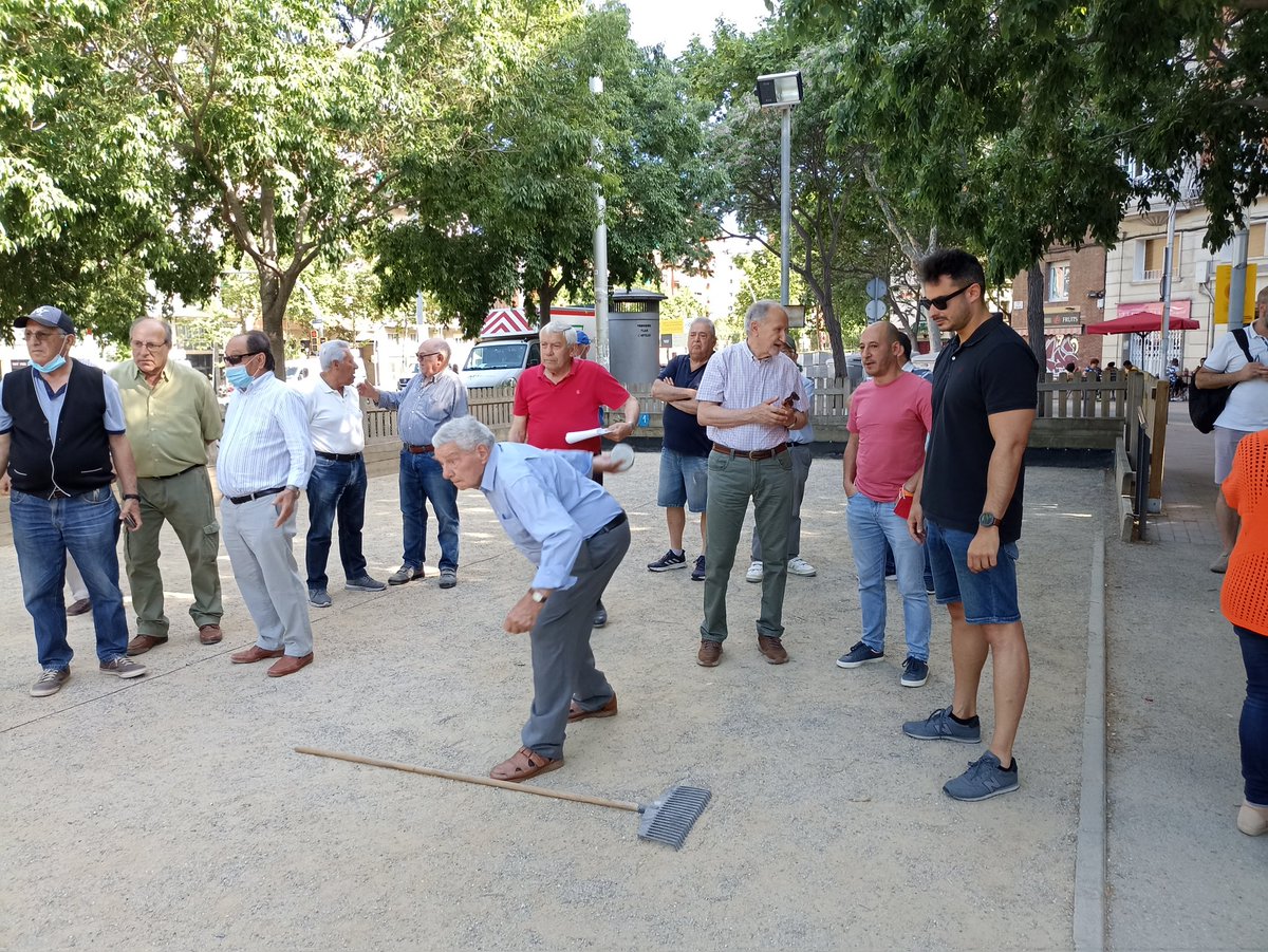 _marchernandez_'s tweet photo. 👉Aquesta tarda som als actes de cloenda de la #PrimaveraNavas. Assistim al campionat de tanguilla organitzat per la #CasaDeSoria i al concert d'Havaneres a càrrec de #NeusMar
Enhorabona a organització, entitats i veïnat per la seva implicació!
#semprehisom
#alcostatdelagent https://t.co/fJSta5kWb9