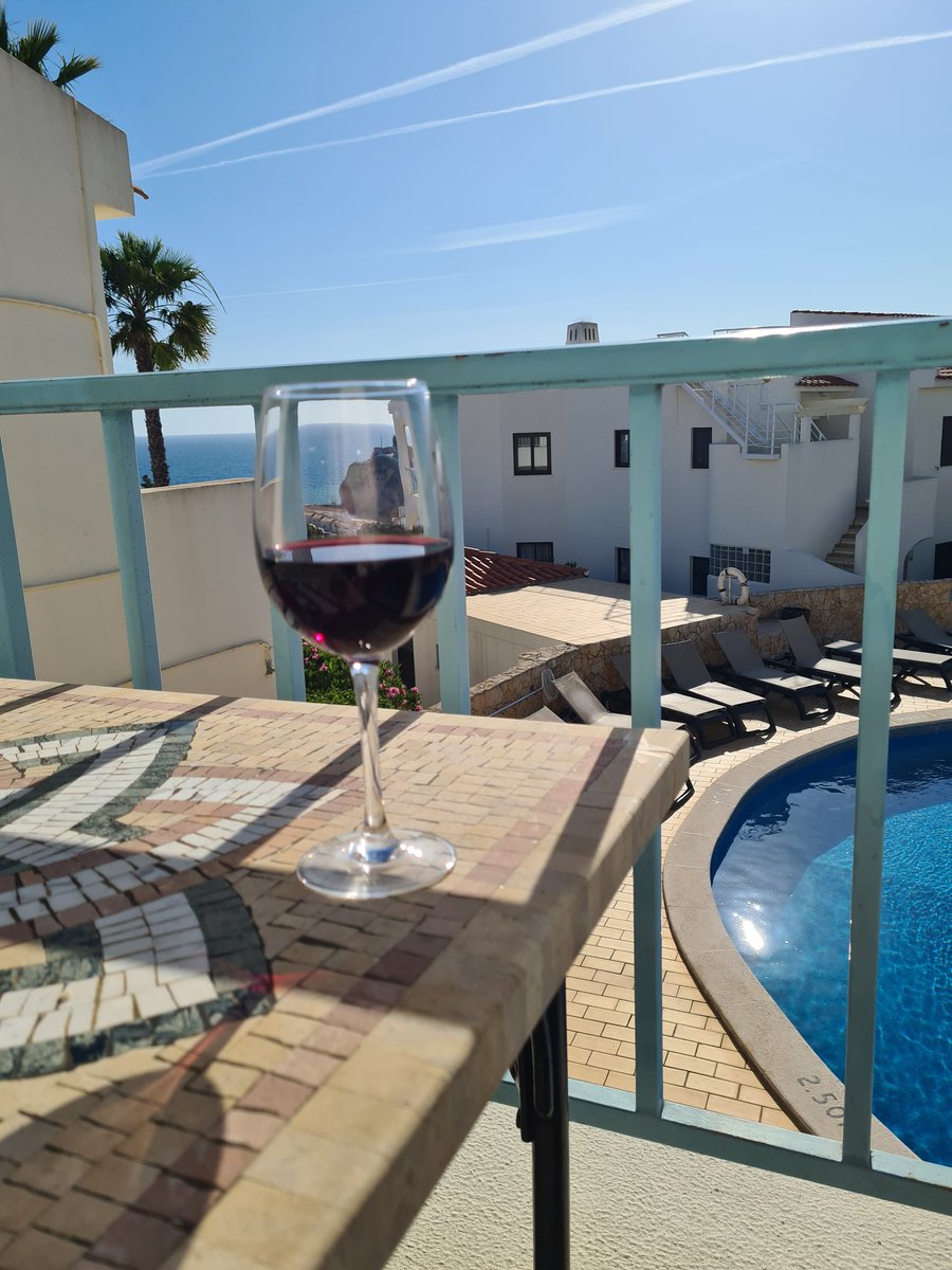 rossakelly's tweet photo. 10 minutes of peace #chilled #thisisthelife https://t.co/4EdhQuizC8