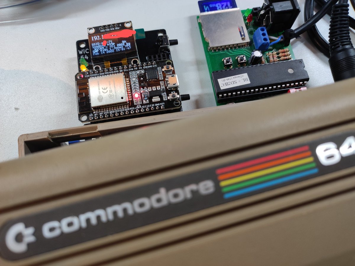 Bin ich gerade mit meinem C64 online gegangen. Was es nicht alles gibt. :)
Ob es auch nen Twitter-Client dafür gibt? #c64 #wic64 #8bit
