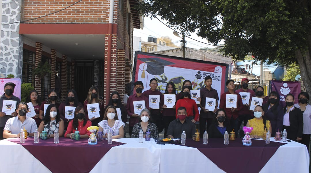 GobiernoMorelos's tweet photo. Entrega INNEA certificados e inaugura plaza comunitaria en Tetela del volcán. 
https://t.co/dqgN2LeCg8 https://t.co/EgZEUgGgd3