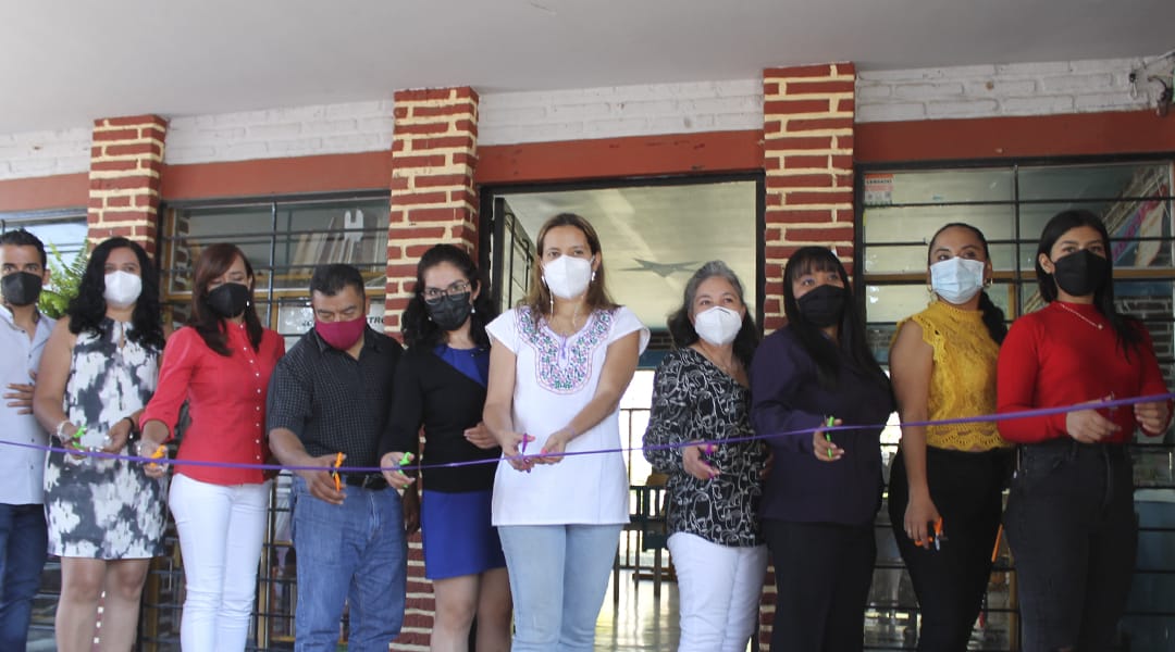 GobiernoMorelos's tweet photo. Entrega INNEA certificados e inaugura plaza comunitaria en Tetela del volcán. 
https://t.co/dqgN2LeCg8 https://t.co/EgZEUgGgd3