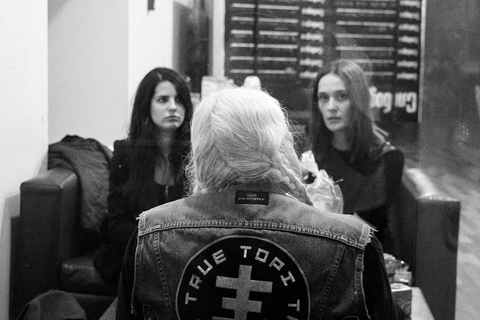 teashaldeva's tweet photo. @GenesisBPO @china_my_china and I, 6 years ago today 🖤 https://t.co/pVVxbqZ17x