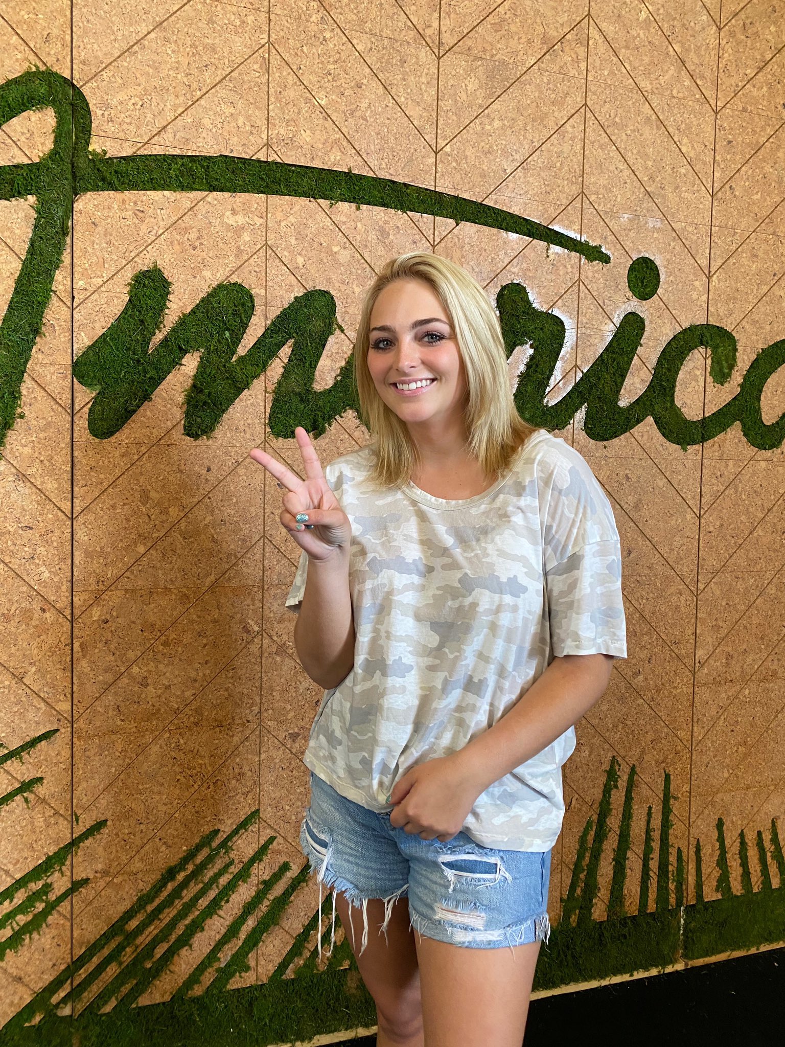 HunterGirl on Twitter "TONIGHT on AmericanIdol, we get one step