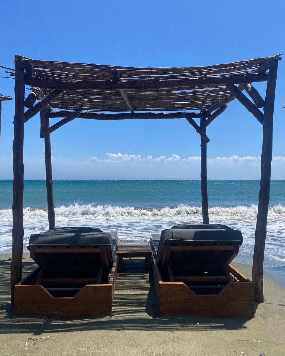 SophiaParaskeva's tweet photo. Reading #SolveForHappy by @MGawdat in this setting. A stroke of serendipity?! 🙏🏼 #10millionhappy…for Ali 😊 https://t.co/2Zz3W0XA1j