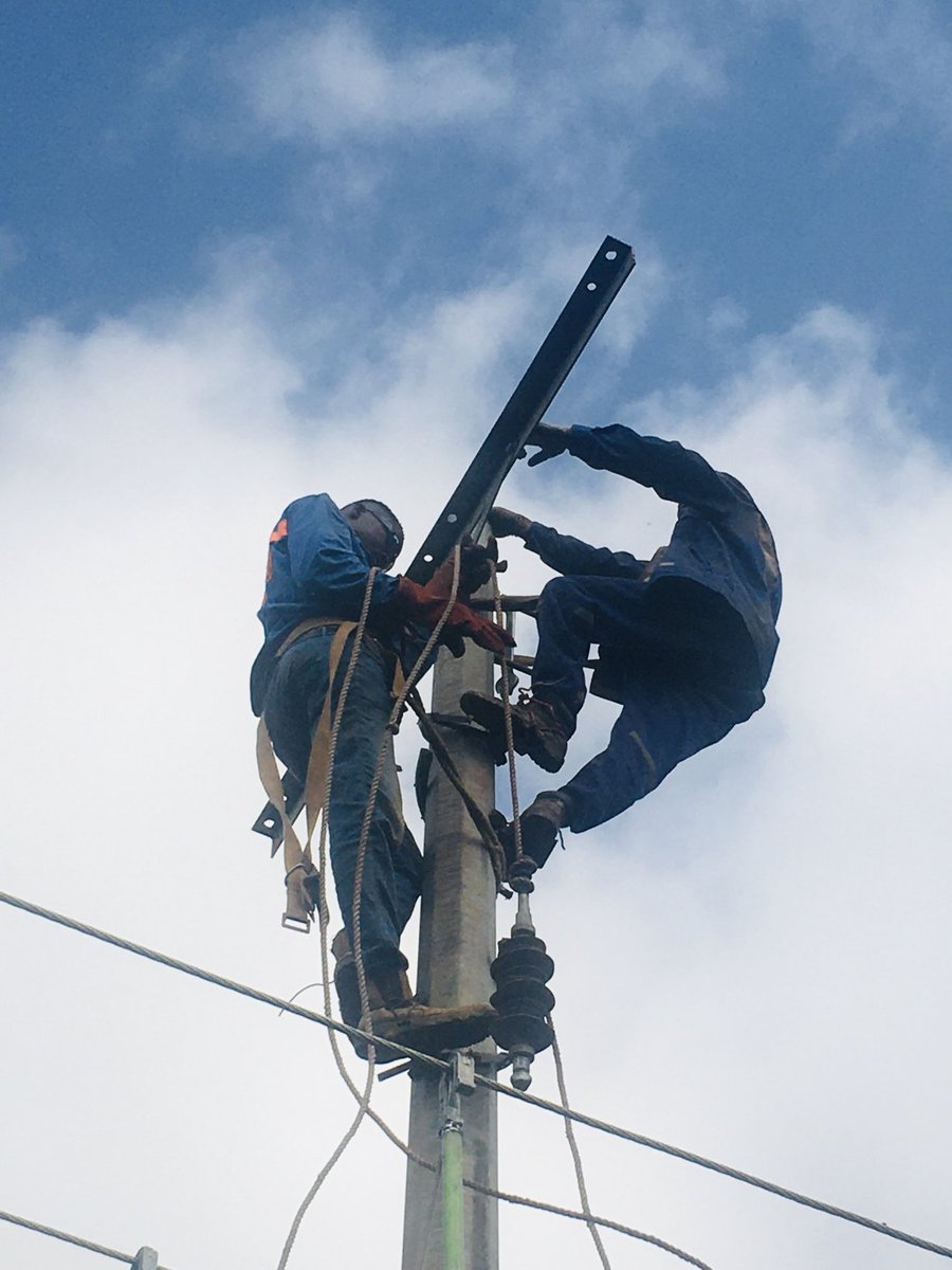 Quajuo_lyon's tweet photo. Hi Fam pls I need a job. I'm an electrician. I do all kinds of electrical works, from laying pipes to installation. Call or WhatsApp 0505900794. Thank you. https://t.co/n4LYWRgY03