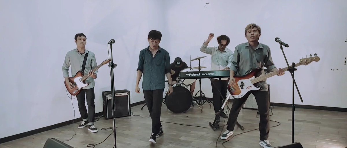 RainInJulyBand1's tweet photo. Rain In July - Dare (OFFICIAL MUSIC VIDEO) 🎵
Tonton di youtube ya guys , semoga kalian juga suka lagunya 🤘
https://t.co/yRMYIrhxQh https://t.co/WIYsXygYMP