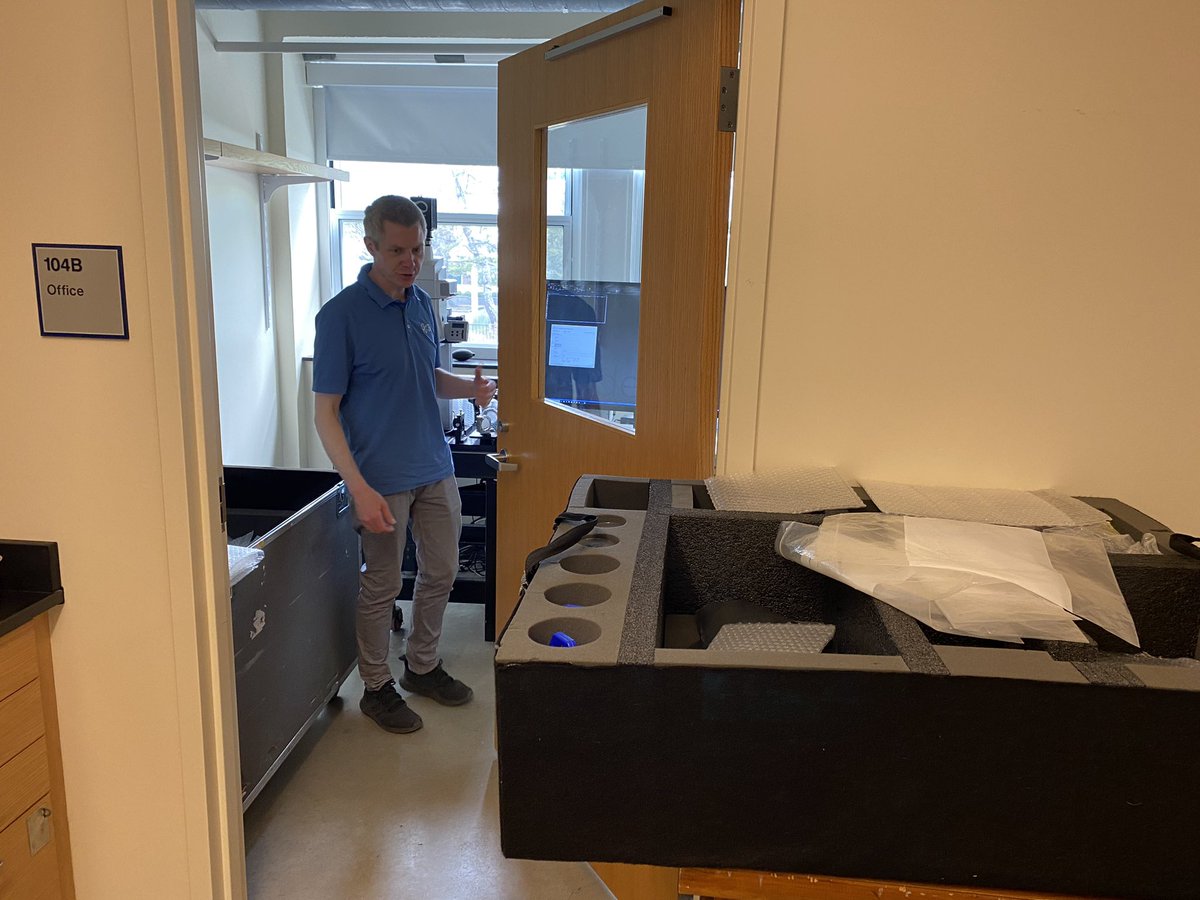SimsPhotonHobo's tweet photo. A course at the MBL is much like a Broadway Production; elaborate setups and lots of scrambling behind the scenes to get ready for the next act/lab.  This is pack up for the next on the road performance. @LSFMMBL @MBLScience @fiercephoton @3i_inc @HamamatsuPhoton @MBFBioscience https://t.co/31GH85qkb2