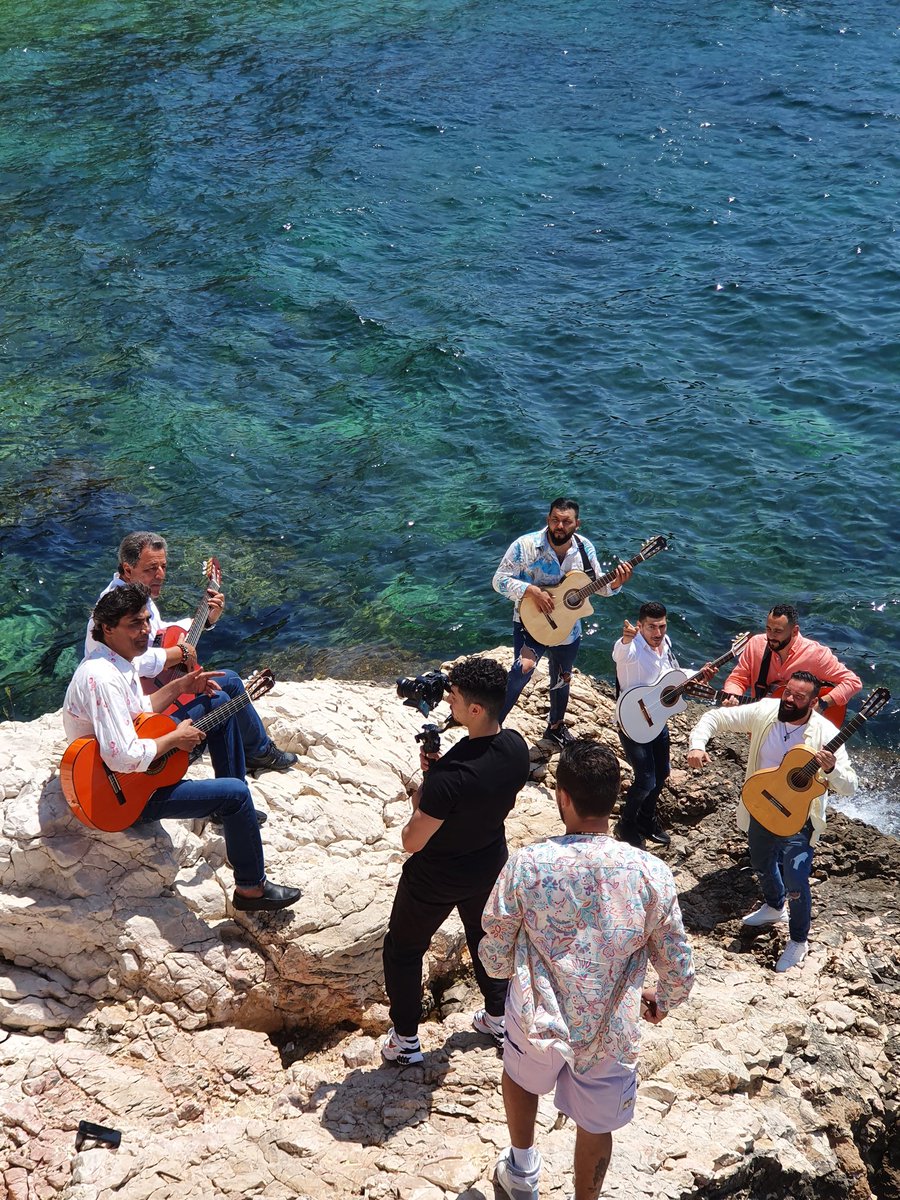 CHENEL10's tweet photo. Hello Twitter me revoilà @chicoandgypsies sur la corniche ce midi #soleil clip vidéo https://t.co/ZU2PKRKcGp