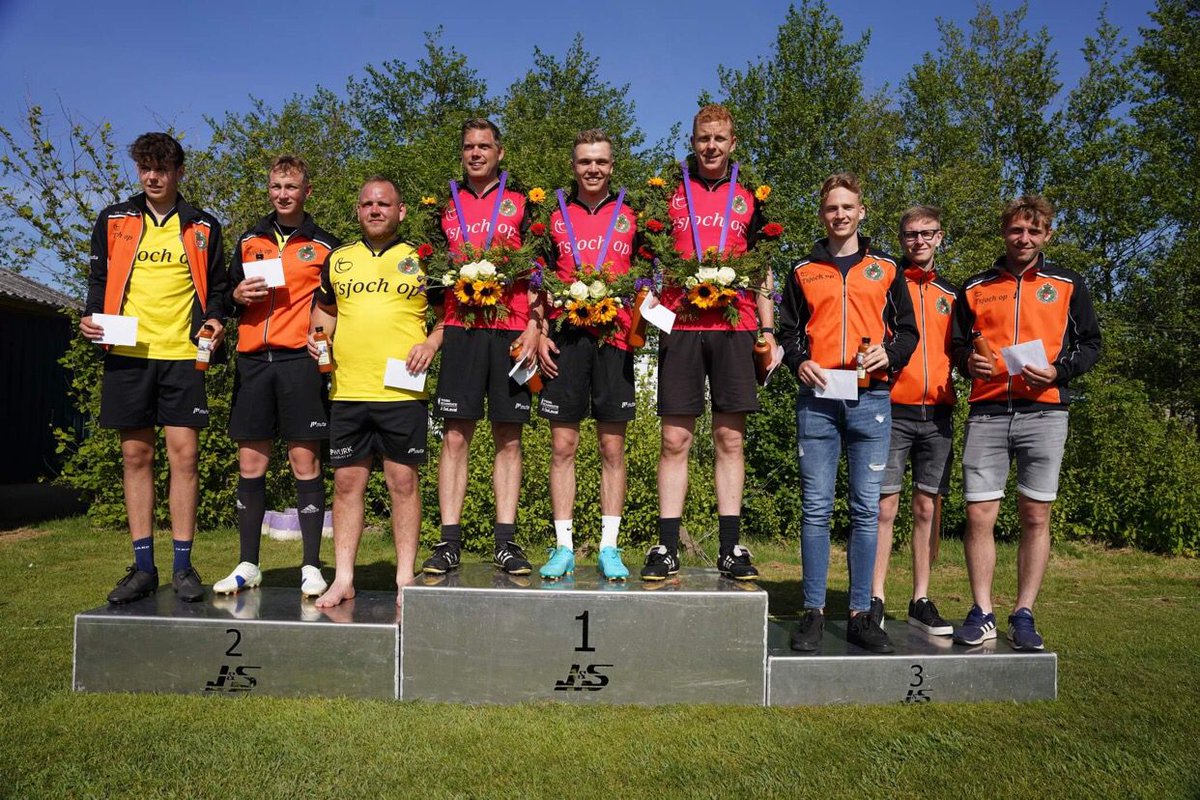 jeelle's tweet photo. Prijswinnaars in Sexbierum #knkb #kaatsen #1eklas #sexbierum https://t.co/snywePgUm7