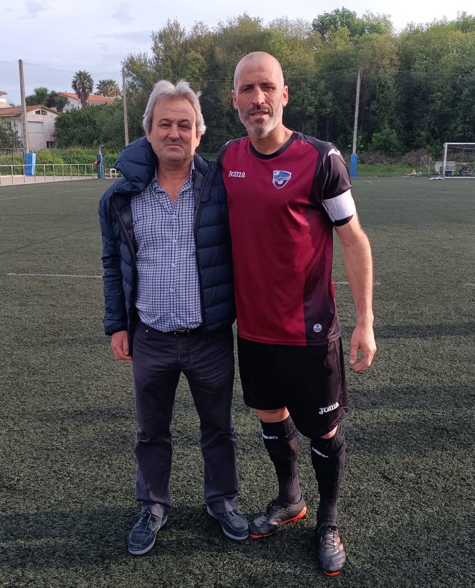 Tras la victoria 3-0 de ayer del equipo Preferente,clasificándose para disputar las semifinales para ascender de categoría,se homenajeó a Josu Cuesta.Desde el club,le agradecemos su compromiso y dedicación durante las temporadas (2011-2022) que hemos podido disfrutar de su futbol