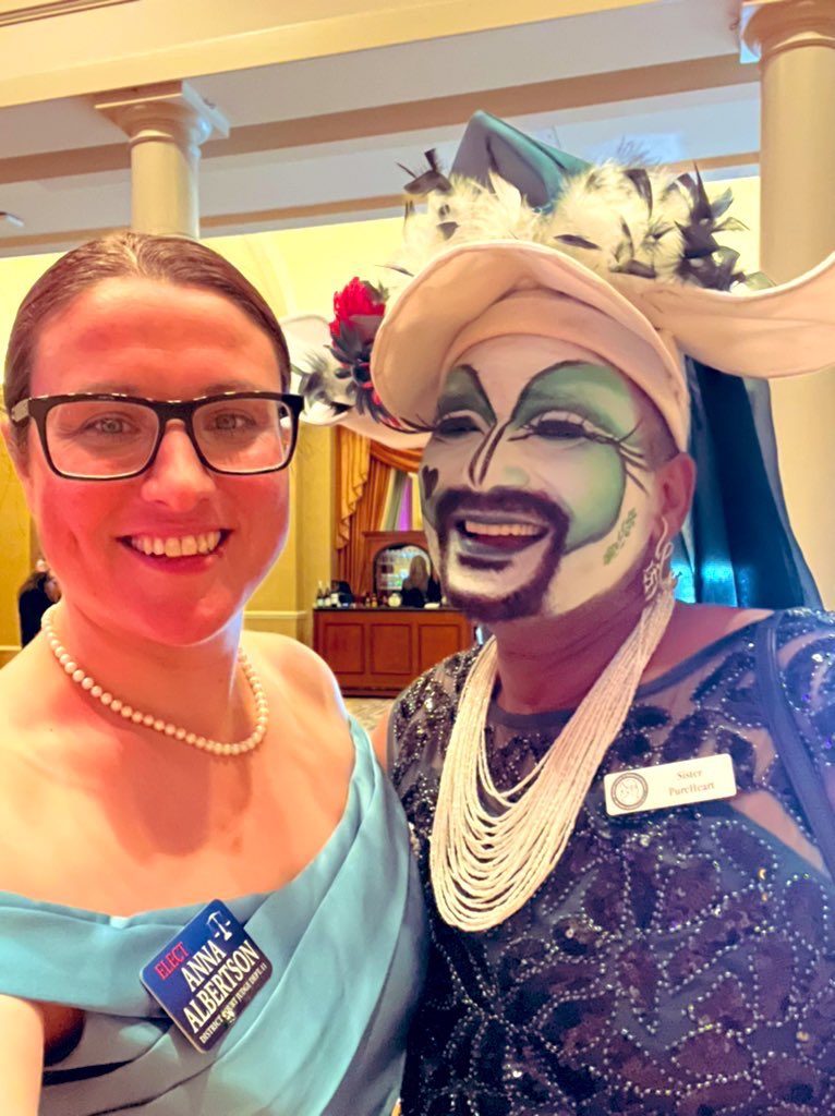 Albertson4Judge's tweet photo. @HRCLasVegas @HRC such a wonderful event last night! I was honored to attend.
…
#humanrights #vote #lasvegasevents #LasVegas #lawyerlife #voteforanna #vegasevents #love
#ladylawyers #lawyers https://t.co/gibIoUrqKs