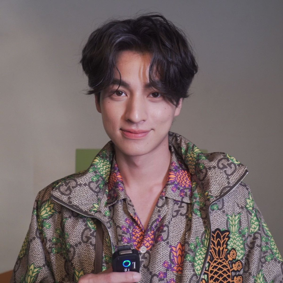 gulfkanawutTrFC's tweet photo. IG | psh_1p | 15.05.22
💫 https://t.co/9Elom0KN0b
#ELLEMENSpringSummer2022 #ELLEMENSS22xGulf
#ELLEMENFrontMan
GULF KANAWUT
@gulfkanawut #GulfKanawut #กลัฟคณาวุฒิ
#ลูกบอลของคุณบิ๊กกลัฟ #Phiballs https://t.co/pb9elXUTxF