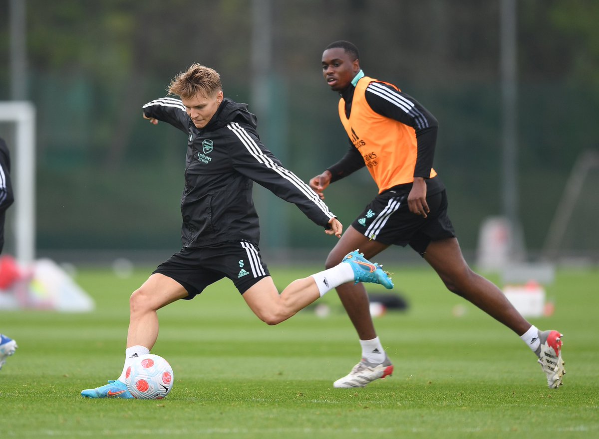 Arsenal's tweet photo. Putting in the hard yards 💪 

📍 London Colney 

#NEWARS https://t.co/HHjcupvdMM