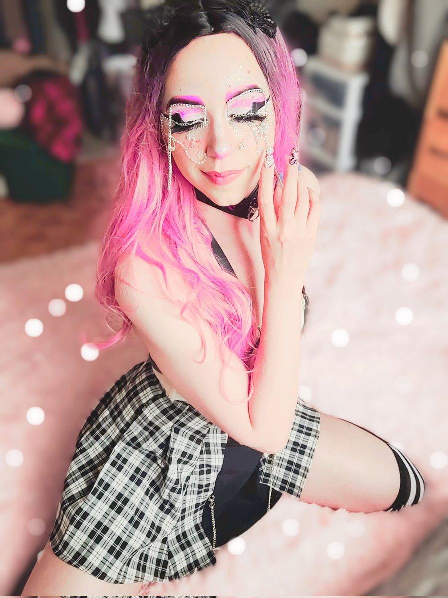 Roseiquartz1's tweet photo. ๐ฅHave you tried getting egirl thigh squishes about it? ๐ค #feelingsad #squishit #existentialdread #squishit https://t.co/JfJEU3Yk8Q