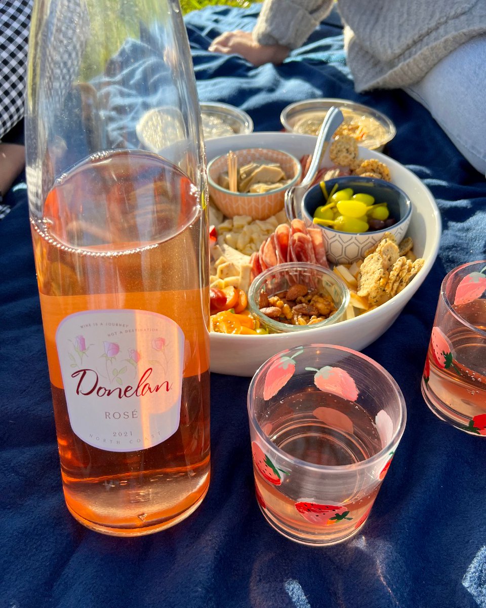 DonelanWine's tweet photo. A picnic and a magnum of Rosé between friends is just what the doctor ordered. Stock up on this summer sipper and keep the good times flowing. https://t.co/ZaaG0mvIqZ 

#rosé #picnic #donelanwines #roséallday #summersipping https://t.co/4HPENsrZxX