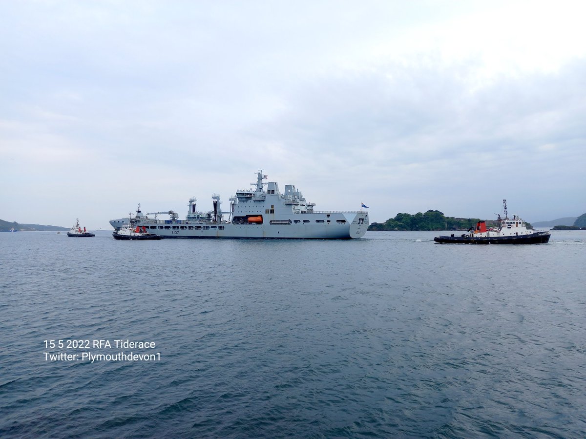 PlymouthDevon1's tweet photo. 🇬🇧 RFA Tiderace (A137 - Royal Fleet Auxiliary) outbound from Devonport Plymouth this evening. #Plymouth #Serco #tugs @RFATiderace #RoyalFleetAuxiliary #RFATiderace #A137 #Devonport #Tiderace @RFAHeadquarters #SDCareful #SDAdept #SDFaithful https://t.co/qibwPX3iNC