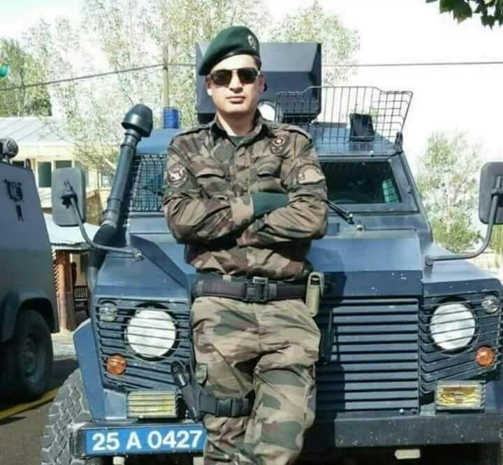 Tumyad4's tweet photo. Şehit Hakan Yurtoğlu.

Vatanın sessiz kahramanlarından.

Evsiz kardeşlerimize bu akşam verilecek yemekler aziz hatırası adınadır.

Rahmet olsun.

#EvvelceGidenlereSelamOlsun https://t.co/lf1bAeaWsn