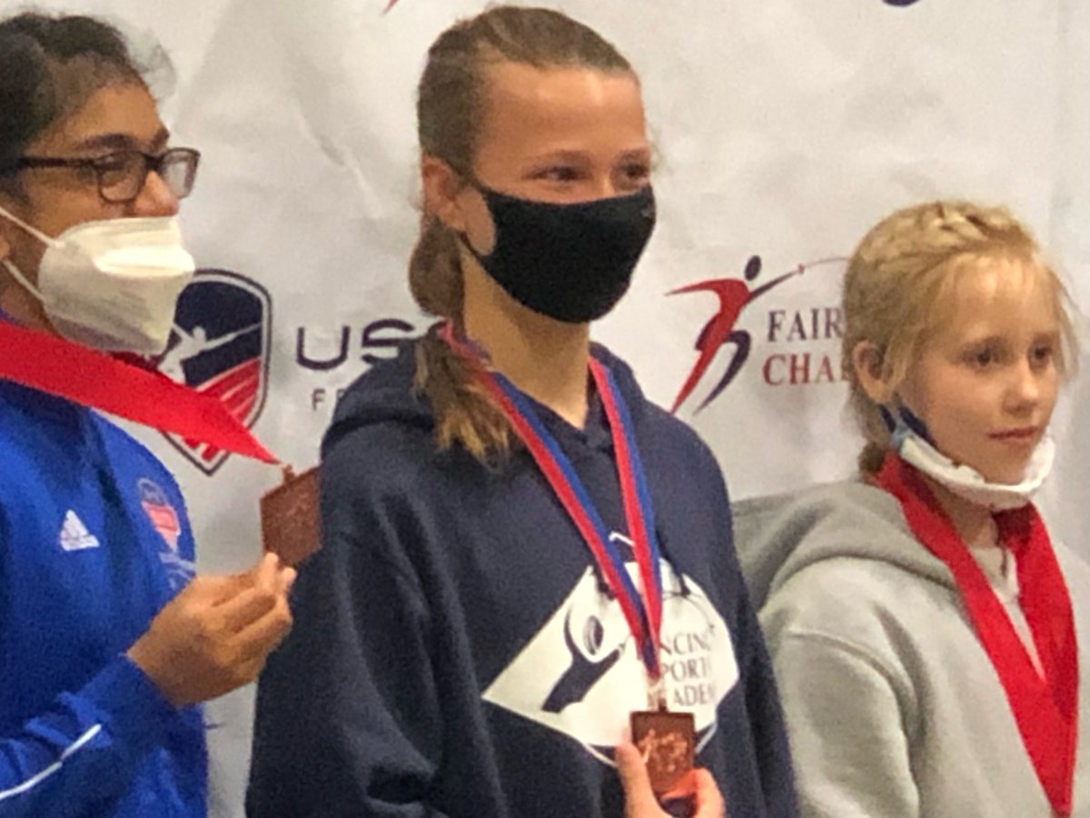 ElaineKTurville's tweet photo. Awesome weekend for all three 🤺🤺🤺fencers! @FencingSports #EliteFencing @USAFencing #FairfaxChallenge https://t.co/cwZgnkn9GJ