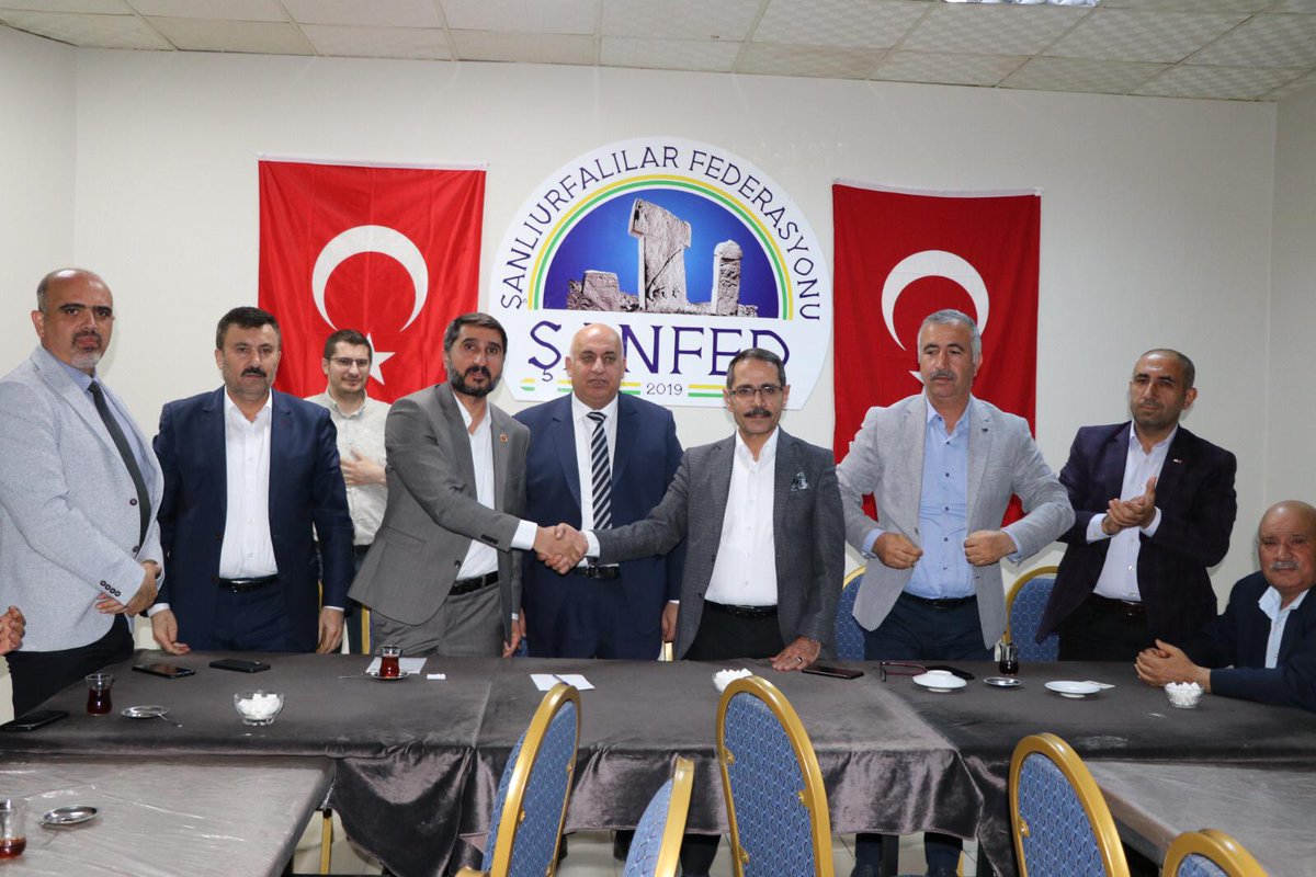 sanfed063's tweet photo. Federasyonumuzda Dönem Başkanlığı süresi sona eren Suruçlular Dernek Başkanı Sn Nebi KAPLAN, düzenlenen törenle Dönem Başkanlığını Şanlıurfalılar Dernek Başkanı Sn Mahmut HAZ'a devretti. Hizmetlerinden dolayı Sn Nebi KAPLAN'a teşekkür ederiz,  Sn Mahmut HAZ'a başarılar dileriz. https://t.co/0tJP31XHHV