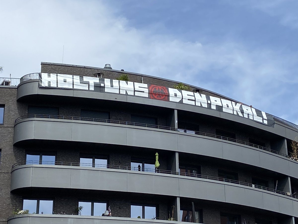 Frankfurt rüstet sich! Das wird großartig! Fahnen, Schals und Transparente raus! #UEL #nurdiesge <a href="/Eintracht/">Eintracht Frankfurt</a> #SGE #12gegen11
