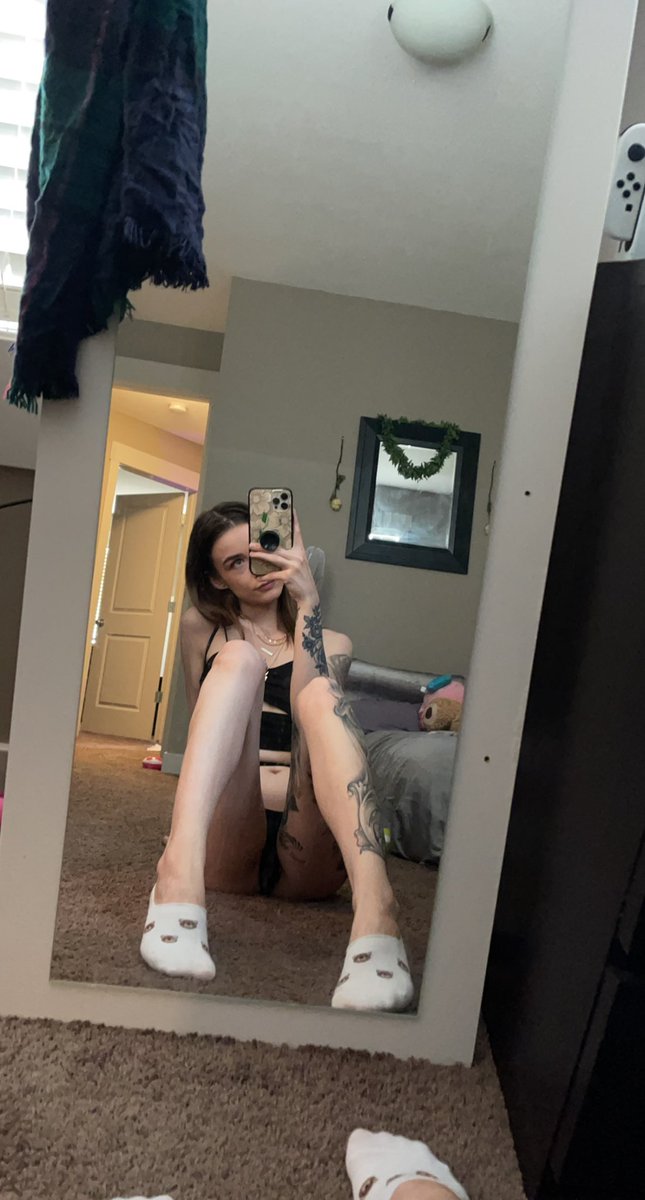 Retweet ya girl ! Add my new Snapchat my old one was deleted Blazinbean4203