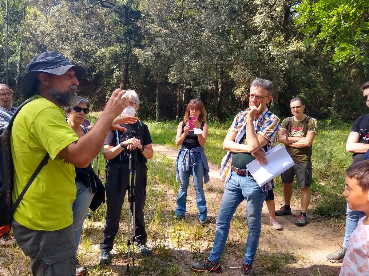ERCSentmenat's tweet photo. Caminada per Can Canyameres amb les explicacions de #ToniAltaió. portaveu #ADENC i històric activista de #CCQCINTURÓ https://t.co/yEKoenFBWU