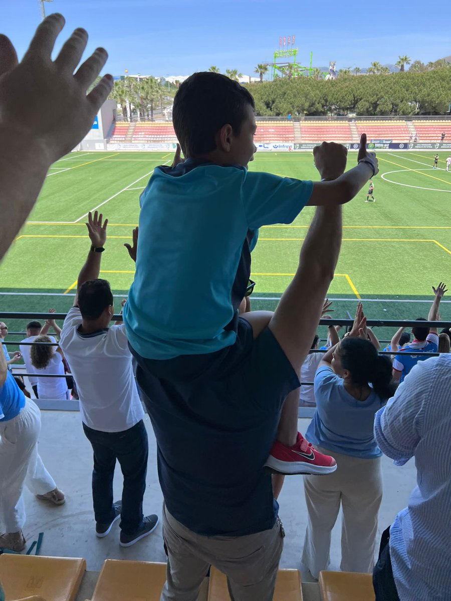 ernestoca86's tweet photo. Hoy te toco vivir la cara más amarga del fútbol,pero tranquilo tendrás tiempo de vivir cosas fantásticas que da este deporte.@ciudaddelucena            Gracias por la foto @CanteroyRivas https://t.co/ExgFDm4Onu