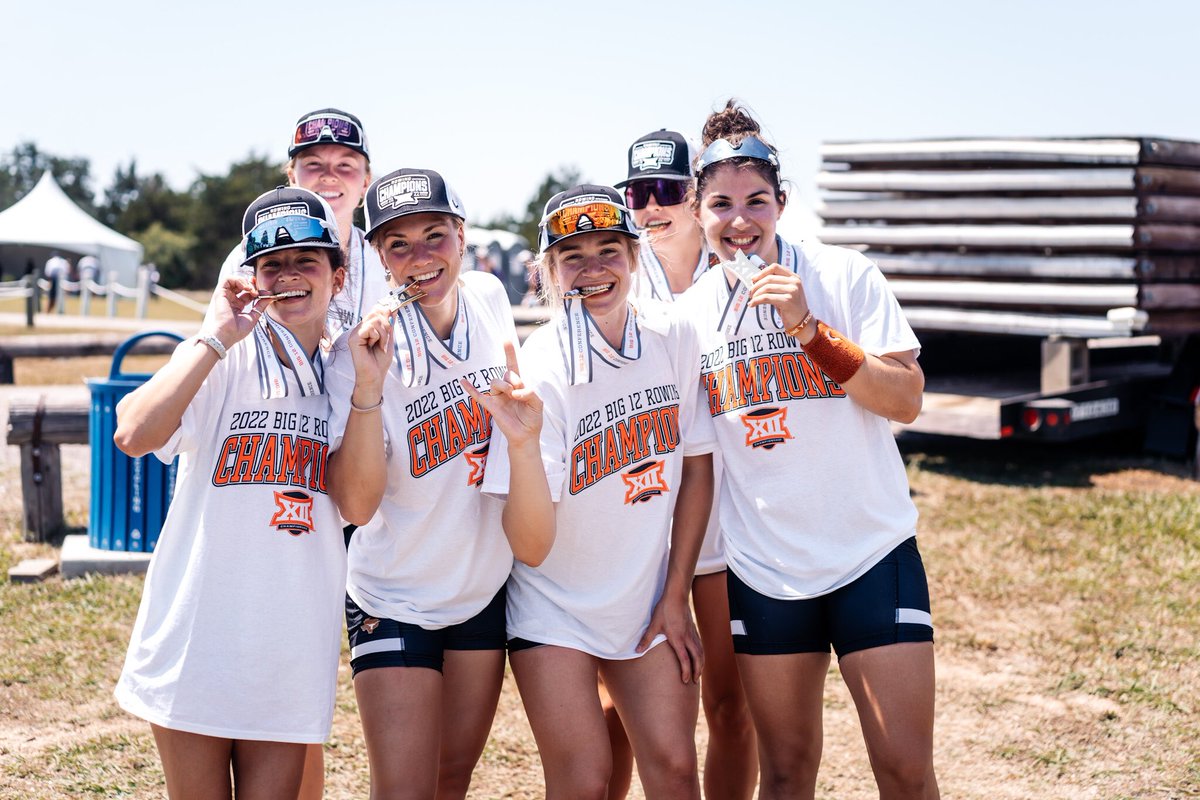 TexasRowing's tweet photo. Championship vibes. 🤘

#HereComesTexas | #HookEm https://t.co/cdBRtjFbVS