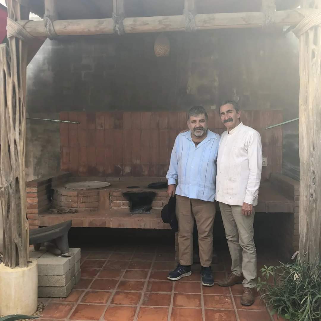 SoyLaDemeDans's tweet photo. Maestros de maestros, recordandolos con mucho cariño siempre.

#HagamosHistoria
#ESGAMEX
#GastronomiaMexicana https://t.co/0bajo8xZkv