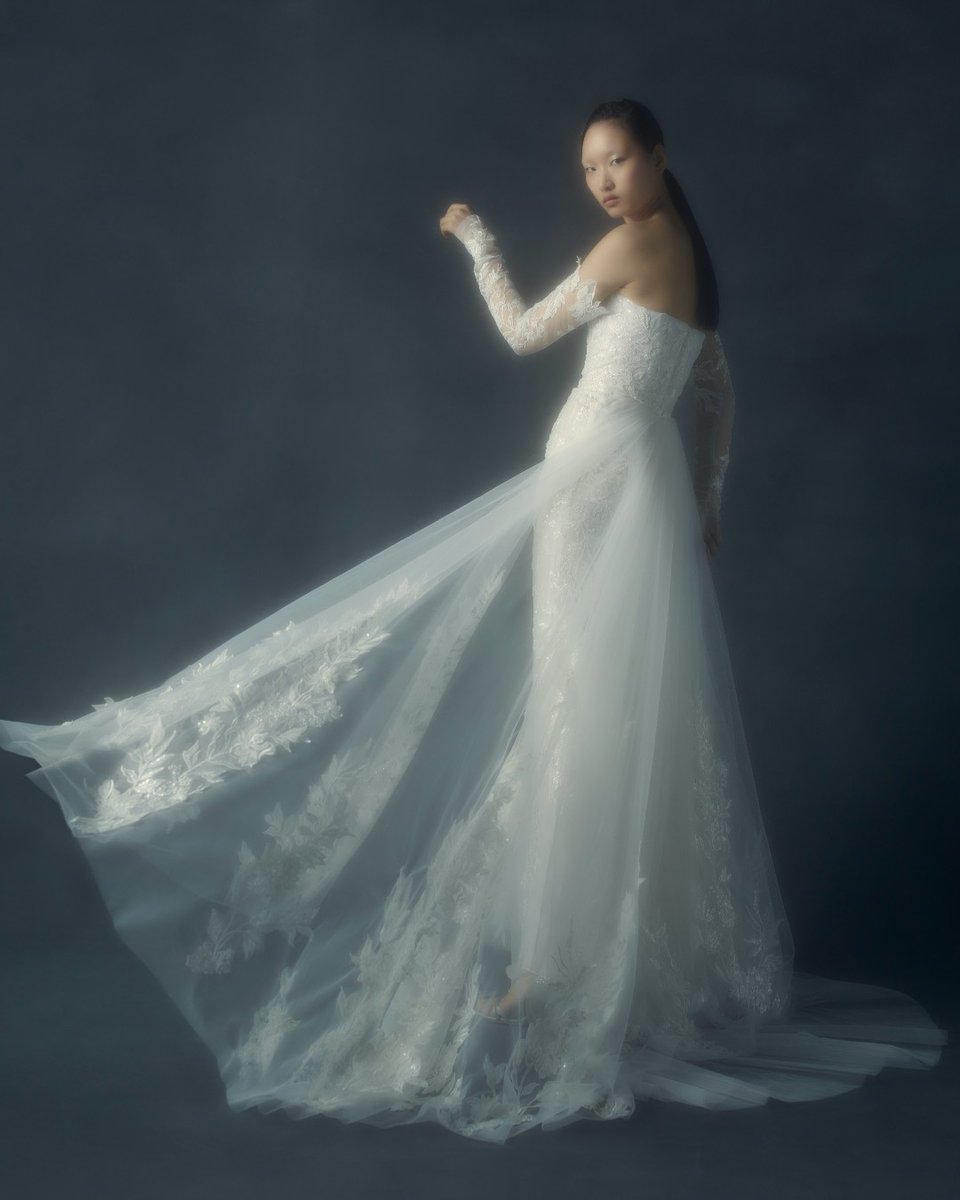 Rhea by Vivienne Westwood 🪐 
A 3 piece showstopper of a gown with detachable sleeves and optional overskirt for that added drama! Available to try on in our boutique.