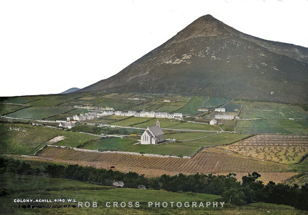 RobCross247's tweet image. Bringing #Ireland&apos;s History to Life🇮🇪⛪️
My colourised c1890 photo of the Achill Mission or &apos;the Colony&apos; at Dugortm on Achill Island in Co. #Mayo features Rev. Edward Nangle&apos;s missionary colony established in 1831 to provide Irish famine relief.
#GreatFamine
 #TheColourOfIreland🇮🇪