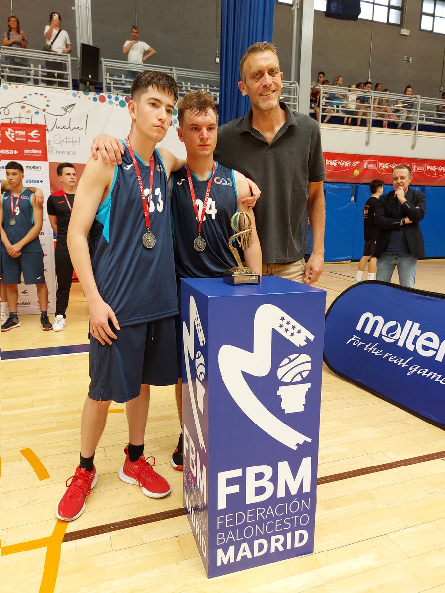 Con la participación de los 24 mejores equipos de Madrid, el Complejo Deportivo Municipal "Juan de la Cierva" ha acogido hoy la segunda edición del "Día del Junior" de #Baloncesto de la @fbmadrid🥇🥈🥉🏆🏀🔝

#Getafe #Deporte #DeporteenGetafe #CiudadEuropeaDelDeporte #GetafeVuela