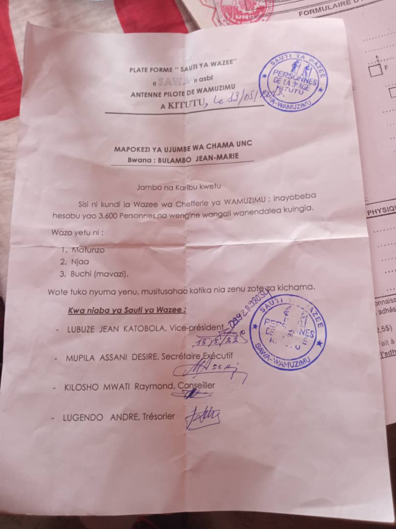 namegabelucky3's tweet photo. SK Mwenga #Kitutu ,l navire poursuit sa trajectoire ,Me J-M #Bulambo s'est entretenu avec la notabilité du milieu sur le sujet ayant trait à la vis° @VitalKamerhe1.
Il a aussi fait #adhérer une associat°, qui a choisi de soutenir Mwalimu #VK Cap vers le crédo2023 @BillyKambale1 https://t.co/B2g2dU6QIt
