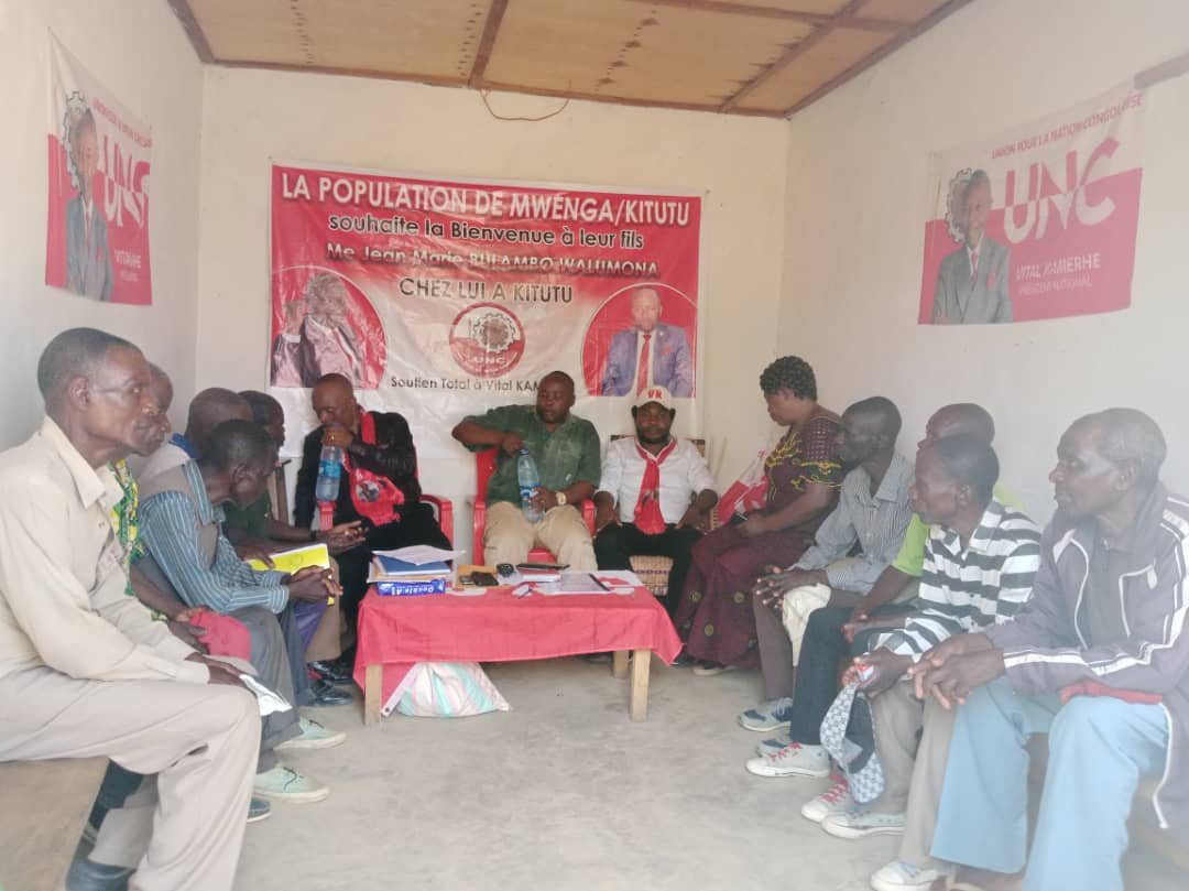 namegabelucky3's tweet photo. SK Mwenga #Kitutu ,l navire poursuit sa trajectoire ,Me J-M #Bulambo s'est entretenu avec la notabilité du milieu sur le sujet ayant trait à la vis° @VitalKamerhe1.
Il a aussi fait #adhérer une associat°, qui a choisi de soutenir Mwalimu #VK Cap vers le crédo2023 @BillyKambale1 https://t.co/B2g2dU6QIt