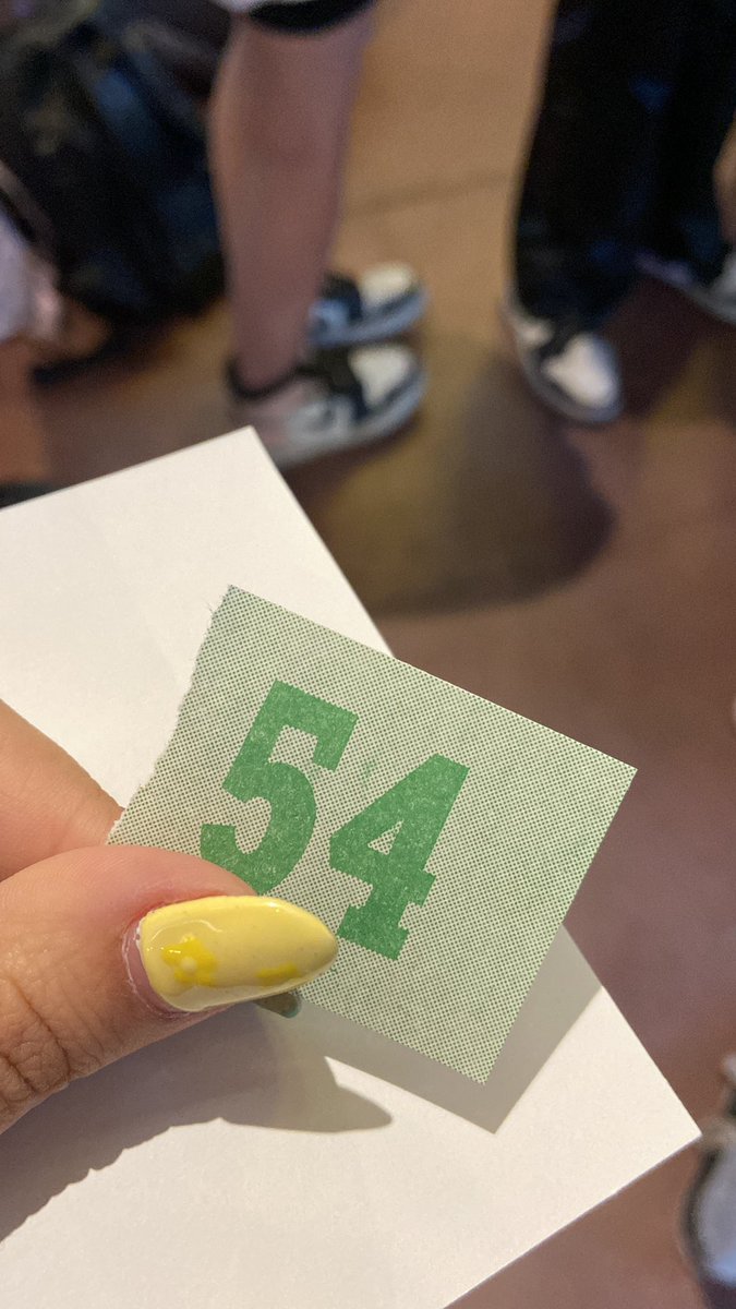 FDdaily_'s tweet photo. ⚠️ Quédense en la fila que están repartiendo números ⚠️ #FirmaFD https://t.co/babJ6QqL70