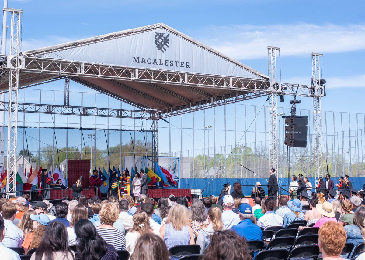 Macalester's tweet photo. Today we welcomed members of the Classes of 2020 and 2021 back to Mac to celebrate their successes in-person. Thank you, Mac grads, for joining us! We are so proud of you! #Mac2020 #Mac2021 #HeyMac π§‘ π π 2/2 https://t.co/puFBPnss1T