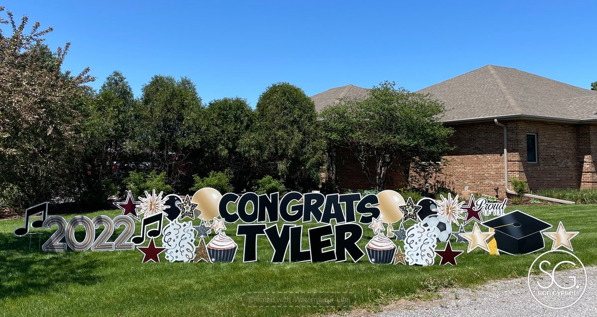 Sign_Gypsies's tweet photo. Congratulations to all Norfolk area graduates!! #classof22 #ReadySetCelebrate 👩‍🎓🧑‍🎓🥳 https://t.co/0AUUaiF1zy