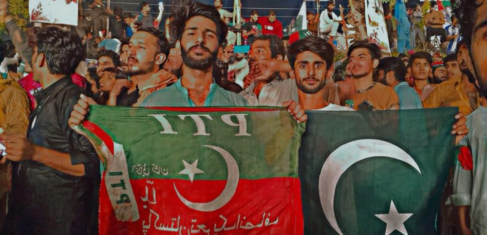 askfaisalimam's tweet photo. کپتان ہم تمہارے ساتھ ہیں
#fsdjalsa
#imrankhanPTI https://t.co/D9Y9DFLPgh