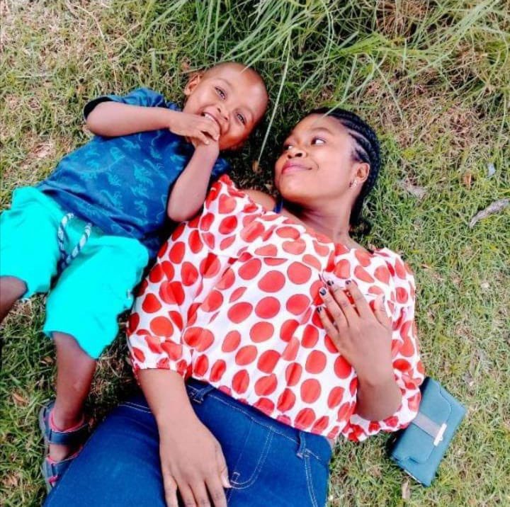 AdvoBarryRoux's tweet photo. Fezile Qhawe Nxumalo has been missing in 25 Match with a 3yrs old boy in Witbank Mpumalanga. For any information on her whereabouts please contact the Police or the family on 0824328386 or 0814064279 

Retweet For Awareness https://t.co/nkvdHvdS9e