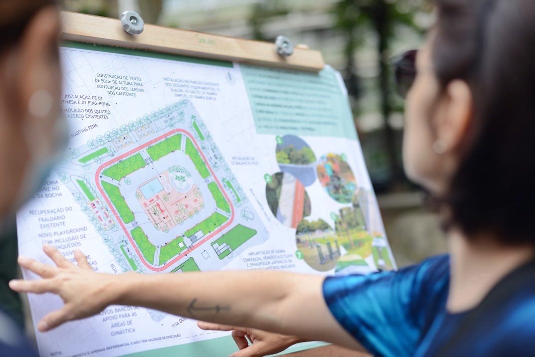 fabiano_c's tweet photo. Hoje foi o dia de anunciar o início das obras de revitalização na Praça Afonso Pena. Um dia muito especial, pq nessa praça eu brinquei e levei minha filha para brincar. Mais qualidade de vida para a cidade! 💪🏽🌳💚 https://t.co/OO7DknobQx