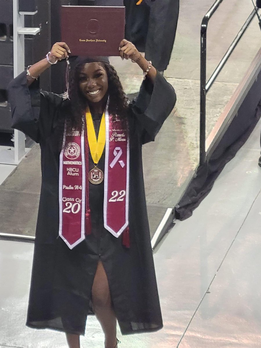BombAssShay__'s tweet photo. BIG GRAD 🎓🥳 https://t.co/4OSPfnr0We