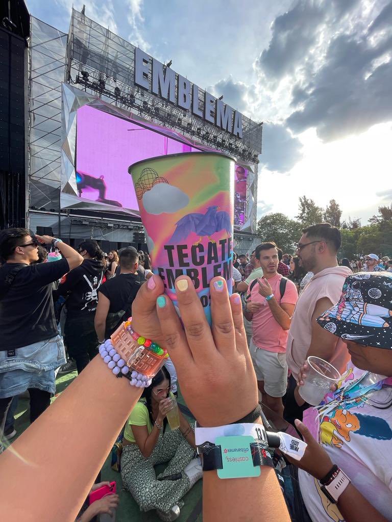 Ceciapaez's tweet photo. @TecateEmblema se sacaron 100!!! Nos vemos el prox año https://t.co/5neiZPyml6