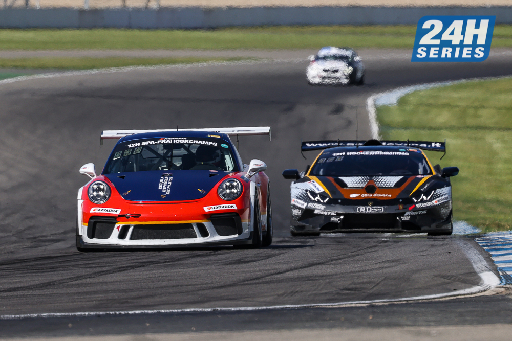 #24HSERIES | Great work by <a href="/LeipertMotorsp/">Leipert Motorsport</a> (710) to find and remove the air lock in the Lamborghini’s coolant system. Kerong Li now has just 10 mins to catch and re-pass #E2PRacing (910) for the win in GTX…

#12HHOCKENHEIMRING