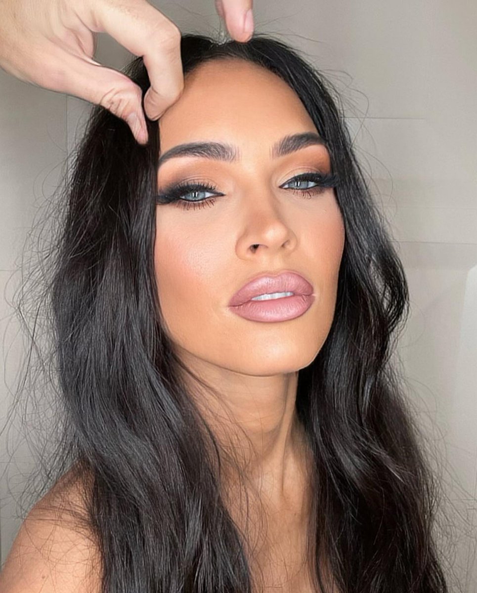 MarvelousMFox's tweet photo. 'PERIOD. ✍🏼 @meganfox

Style @stylememaeve
Hair @dimitrishair
Makeup @clarissalunanyc
Makeup Asst @saraajdahim' https://t.co/GyyQTuQ98v https://t.co/4CQQFxTu0k