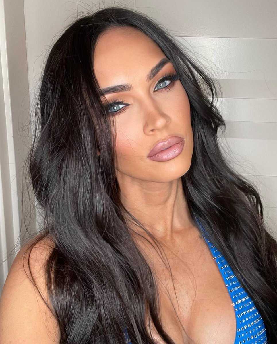 MarvelousMFox's tweet photo. 'PERIOD. ✍🏼 @meganfox

Style @stylememaeve
Hair @dimitrishair
Makeup @clarissalunanyc
Makeup Asst @saraajdahim' https://t.co/GyyQTuQ98v https://t.co/4CQQFxTu0k