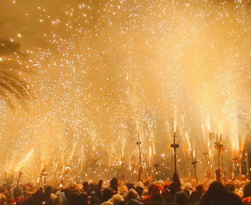 merce_mauri's tweet photo. Ona ona que cremi #Badalona
#correfoc22 #festesdemaig
#comisiodefestes https://t.co/60vmFmhmwJ